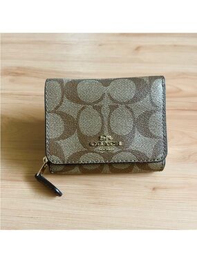 Coach Small Trifold Wallet In Signature Canvas # 41302